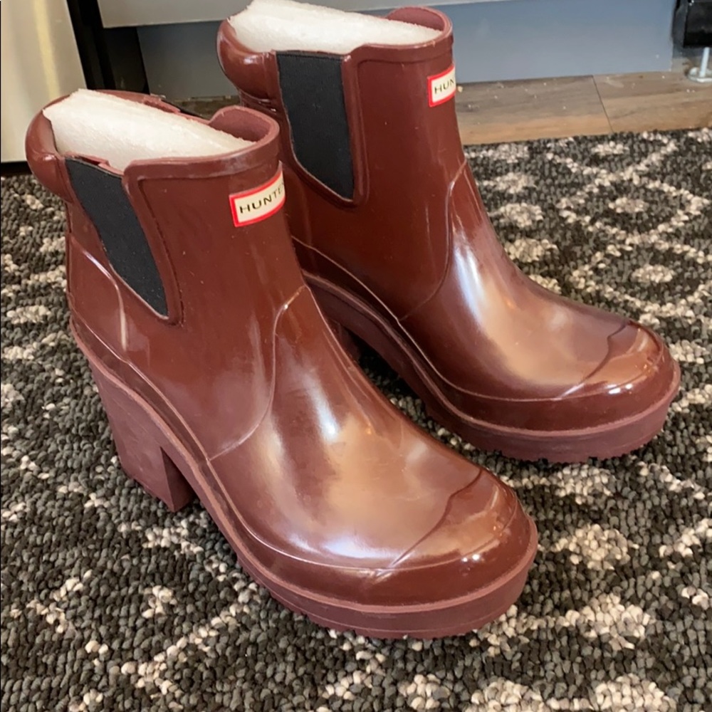 Hunter Women's Glossy Brown Heeled Boots